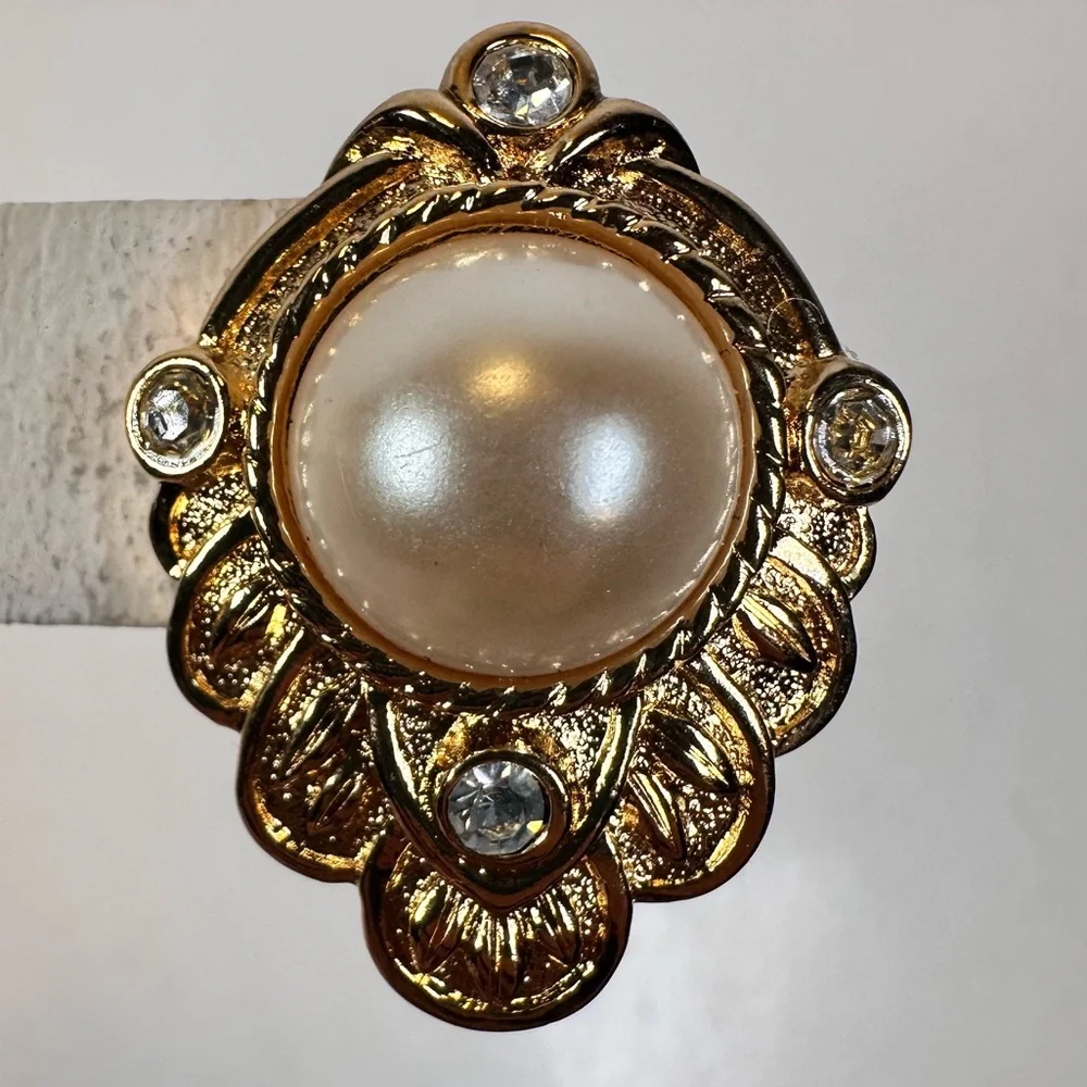 Kenneth J. lane for Avon faux pearl gold tone pierced earrings - Picture 7 of 7